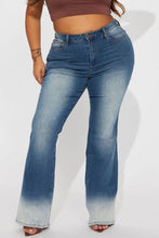 Load image into Gallery viewer, Pocketed Buttoned Straight Jeans
